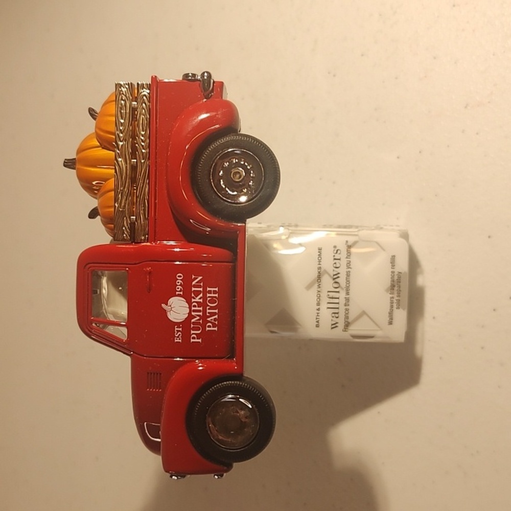 Bath & Body Works Red Pumpkin Patch Truck Wallflower Holder - Picture 1 of 7